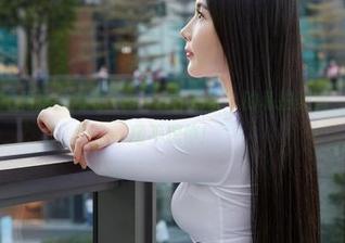 蜜桃社 – 她和她的内衣——“E杯奶茶”的私拍美图，真是让人毫不想停！
