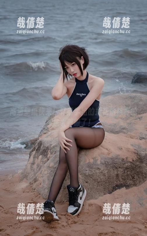 高清壁纸快来！轩萧学姐的提花裤袜真的是太养眼了！