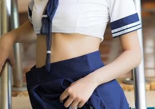 青豆客 – 在线揭秘欧阳妮娜娜的连体衣，真的是美图，还是美瞳？