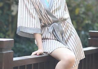 魔镜街拍 – 跟随艾小青的步伐，超短裙写真合集，肉丝之美，尽在不言中！